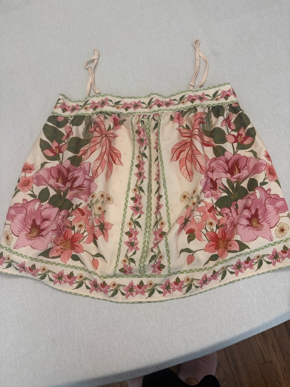 SHEIN Cream Floral Print Spaghetti Strap Crop Top